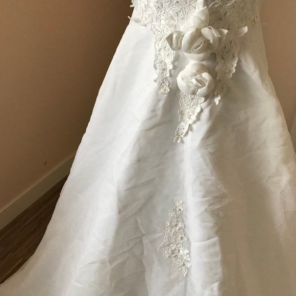 NEW Bridal Dress Cap Sleeve Embellished Satin Bodice Wedding Gown Scallop Train - Picture 9 of 13